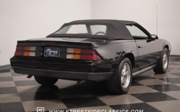 Chevrolet-Camaro-Cabriolet-1987-14