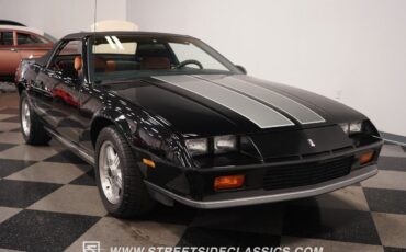 Chevrolet-Camaro-Cabriolet-1987-20