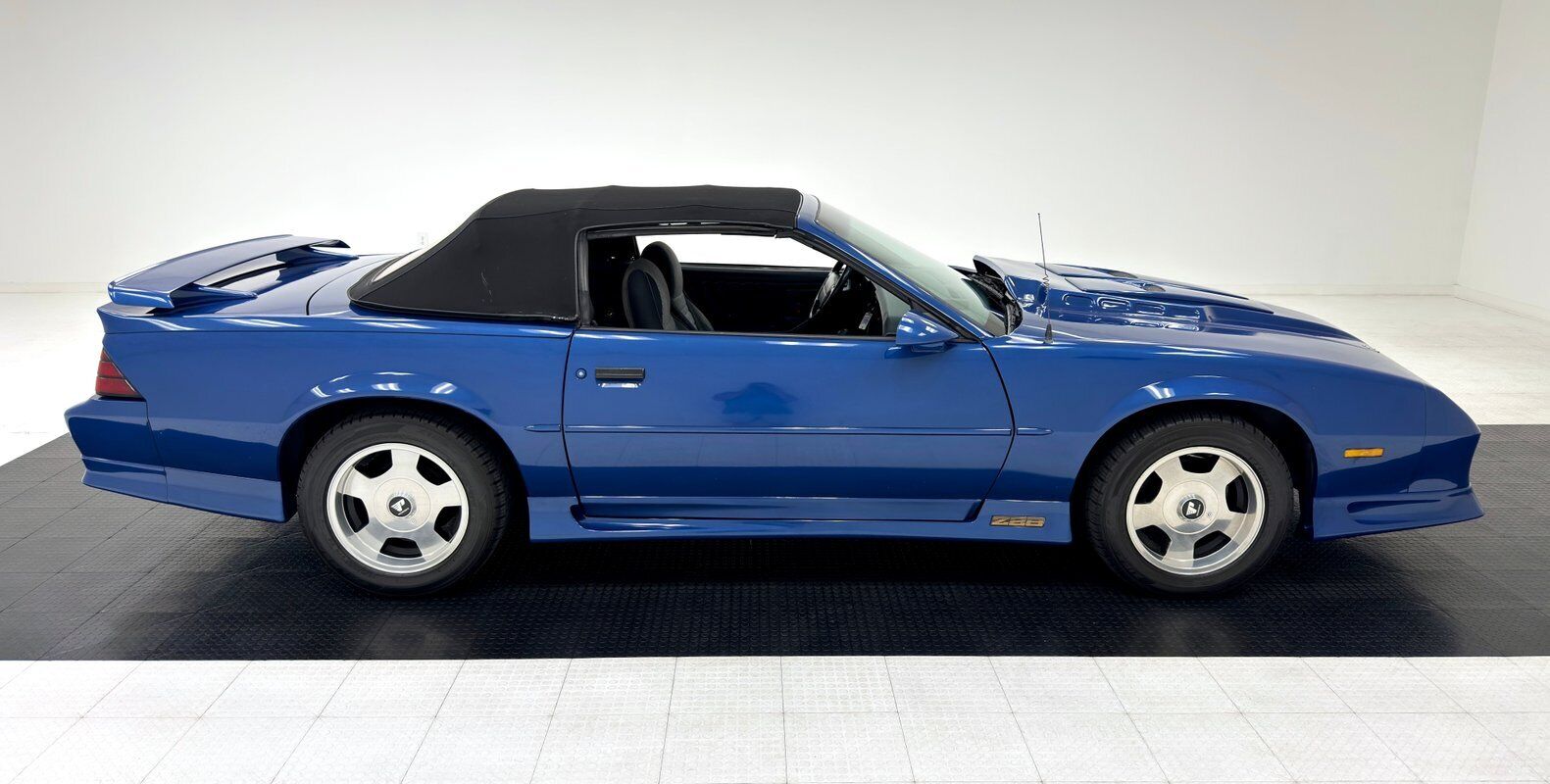 Chevrolet-Camaro-Cabriolet-1991-8