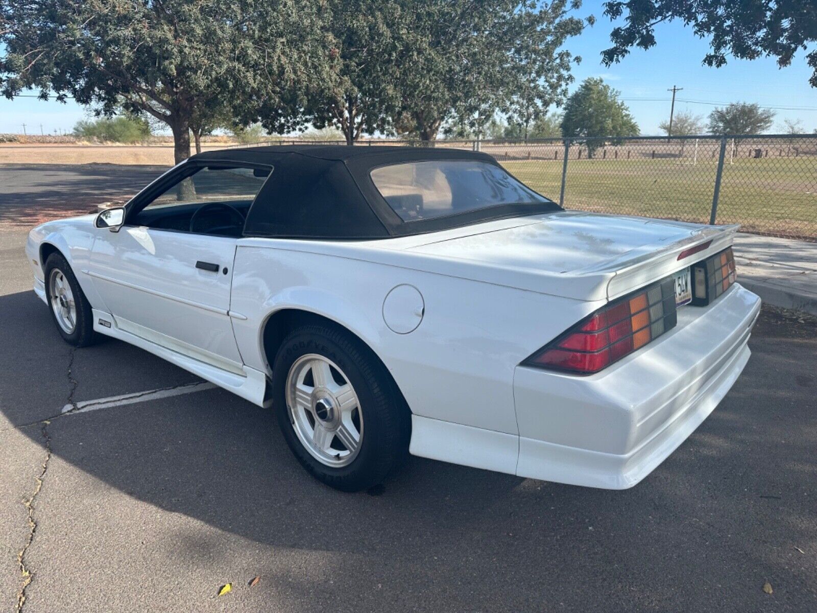 Chevrolet-Camaro-Cabriolet-1992-10