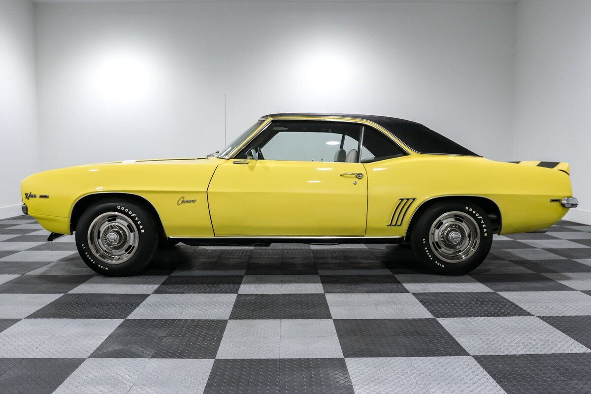 Chevrolet-Camaro-Coupe-1969-3