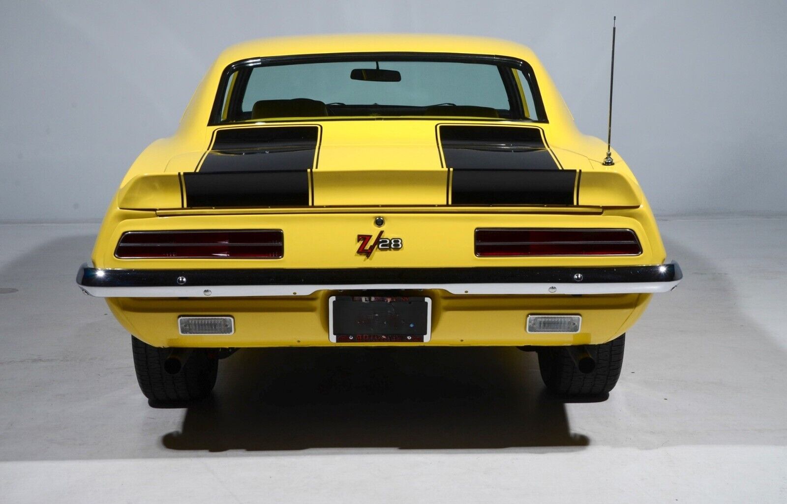 Chevrolet-Camaro-Coupe-1969-3