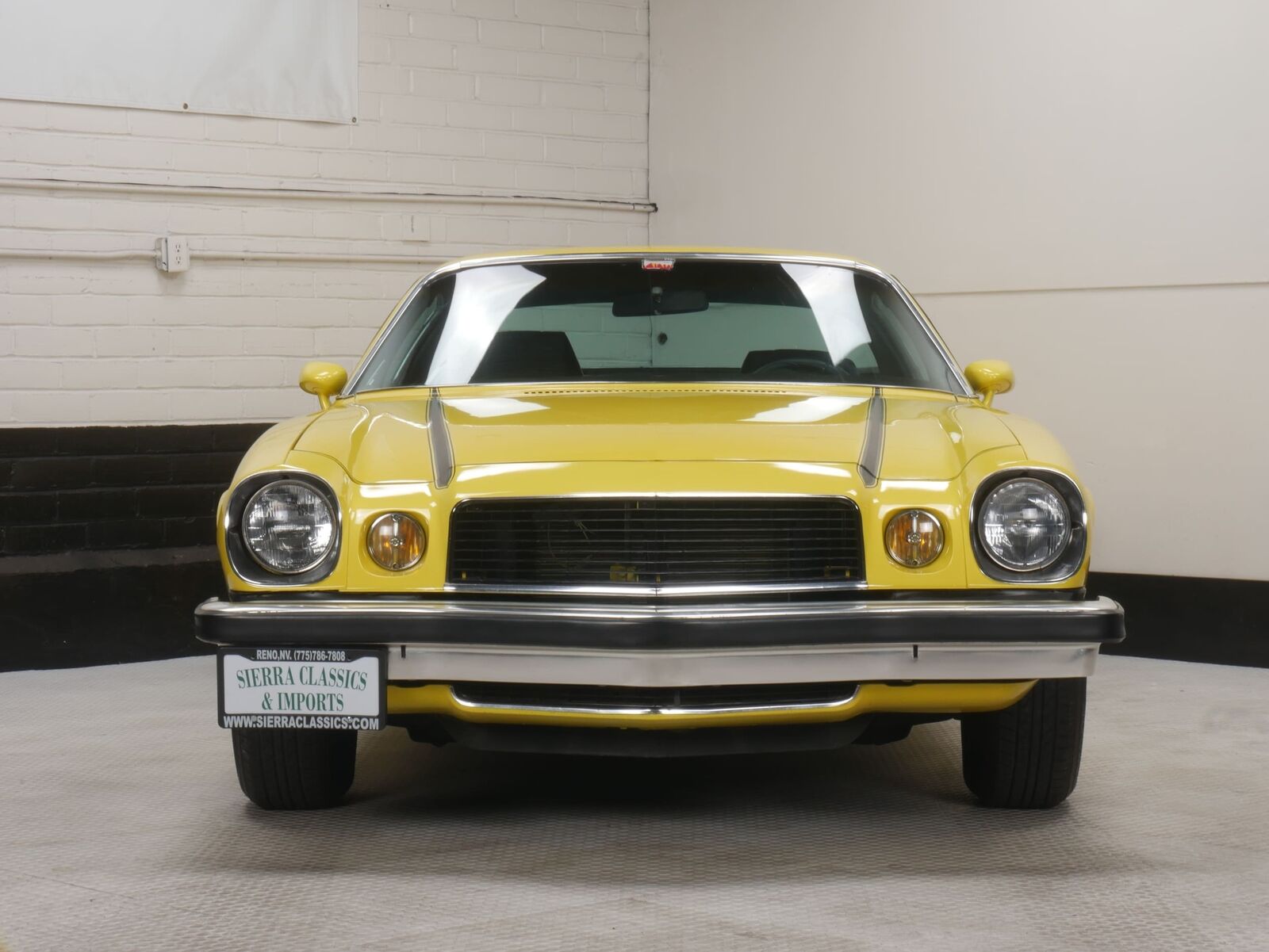 Chevrolet-Camaro-Coupe-1976-2