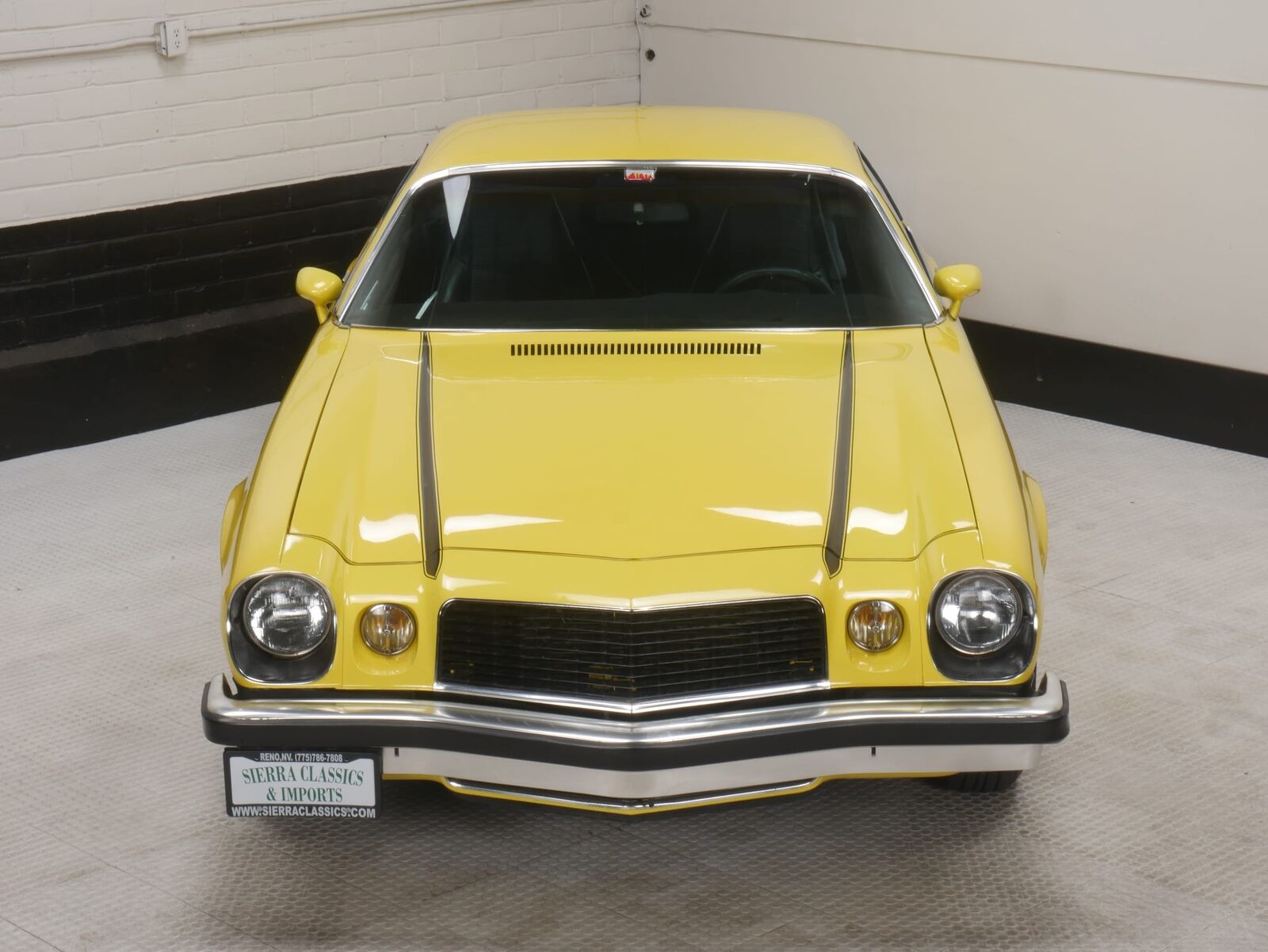 Chevrolet-Camaro-Coupe-1976-3