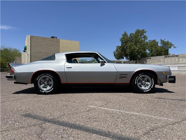 Chevrolet-Camaro-Coupe-1977-4