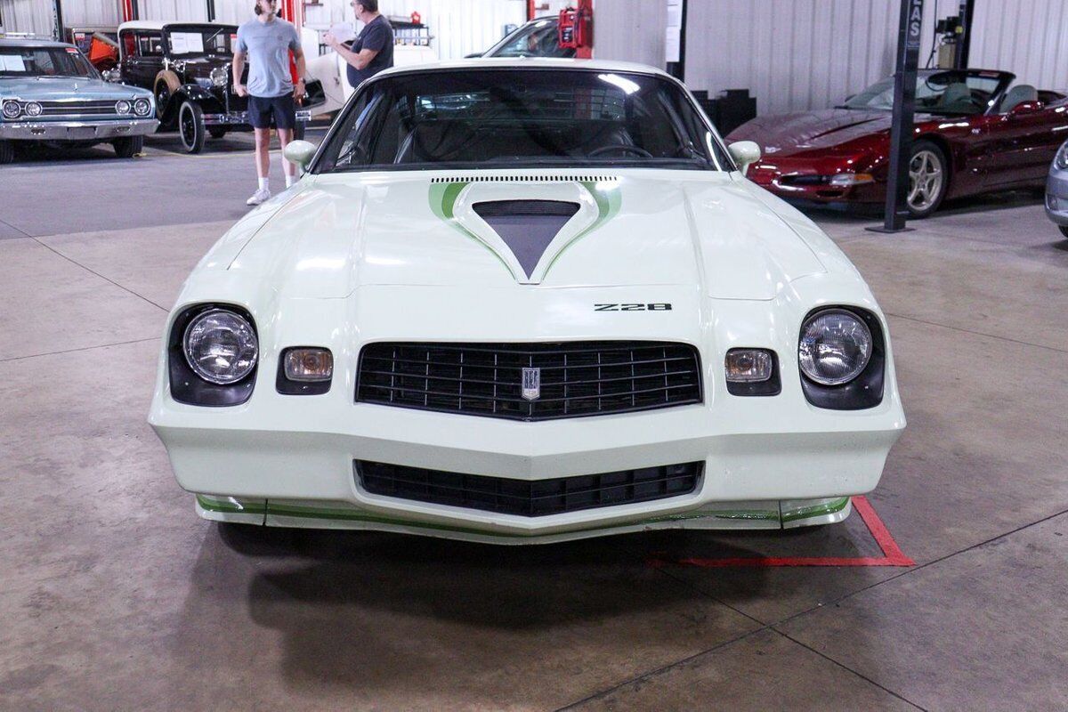 Chevrolet-Camaro-Coupe-1979-11