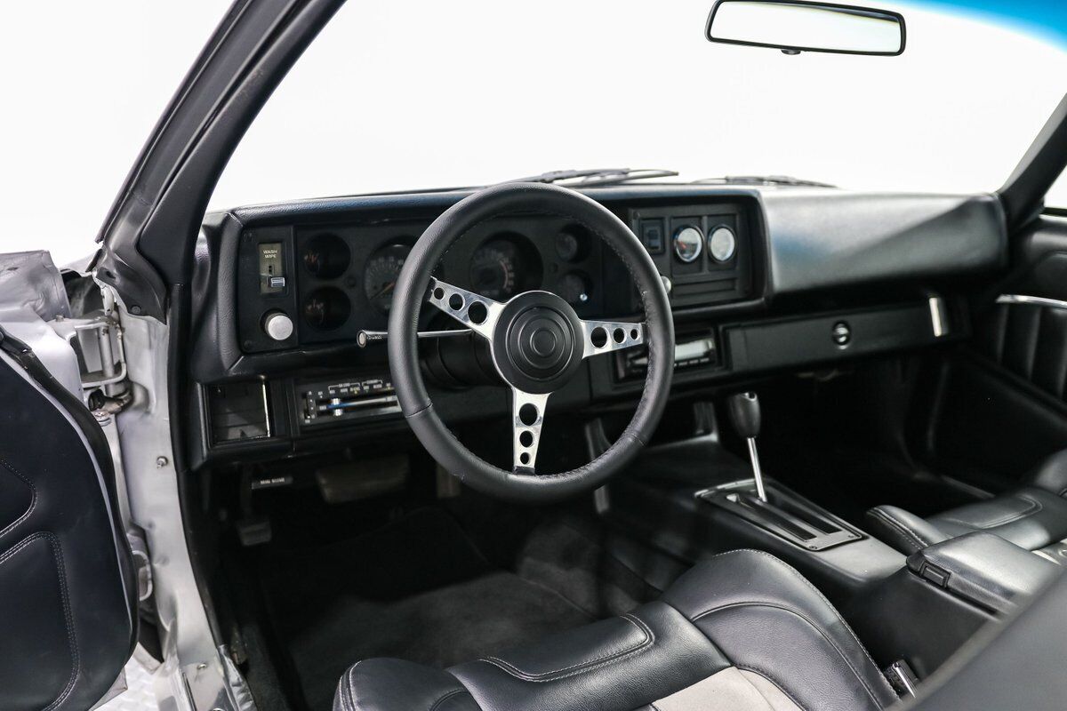 Chevrolet-Camaro-Coupe-1979-12