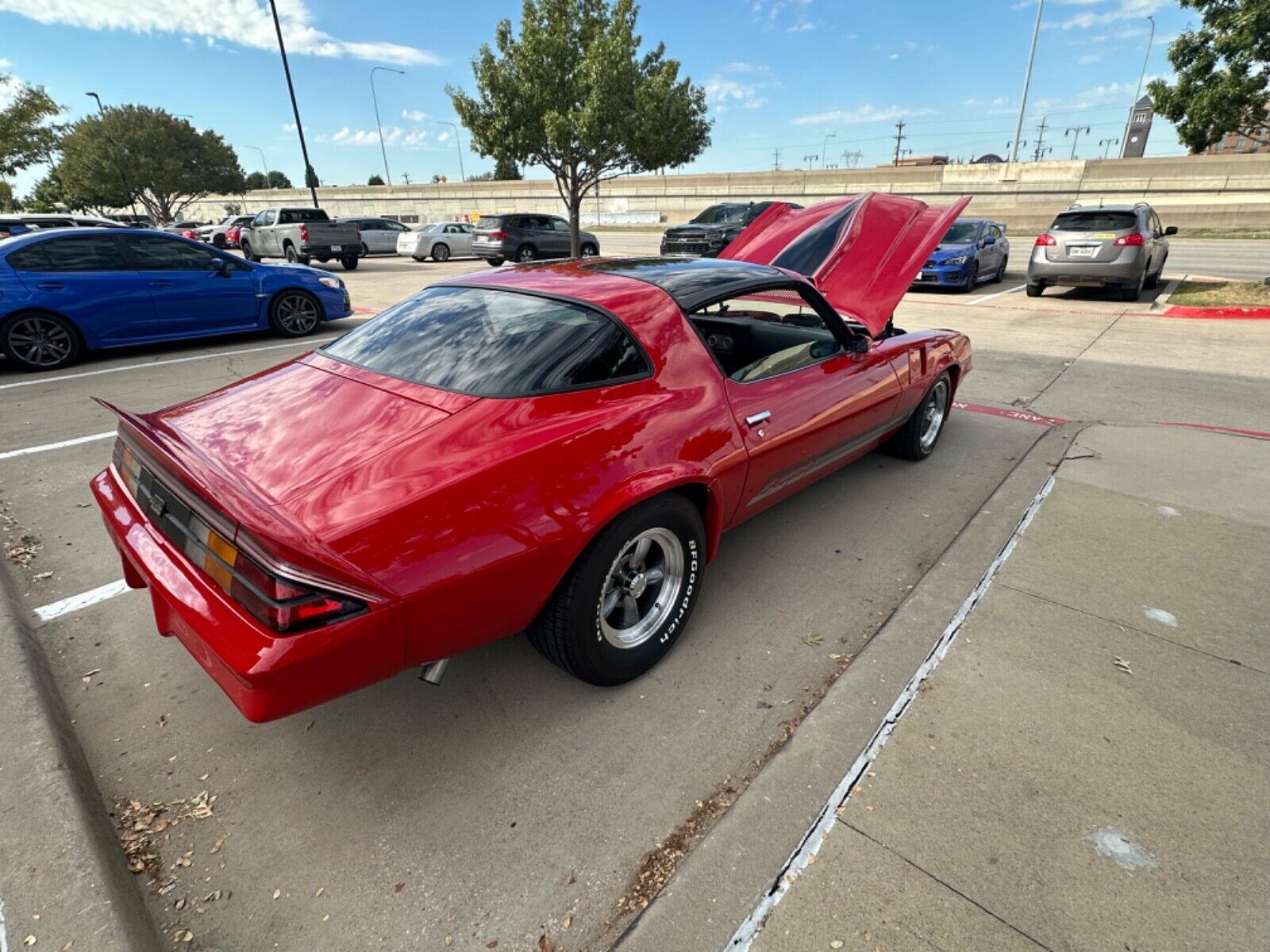 Chevrolet-Camaro-Coupe-1981-1