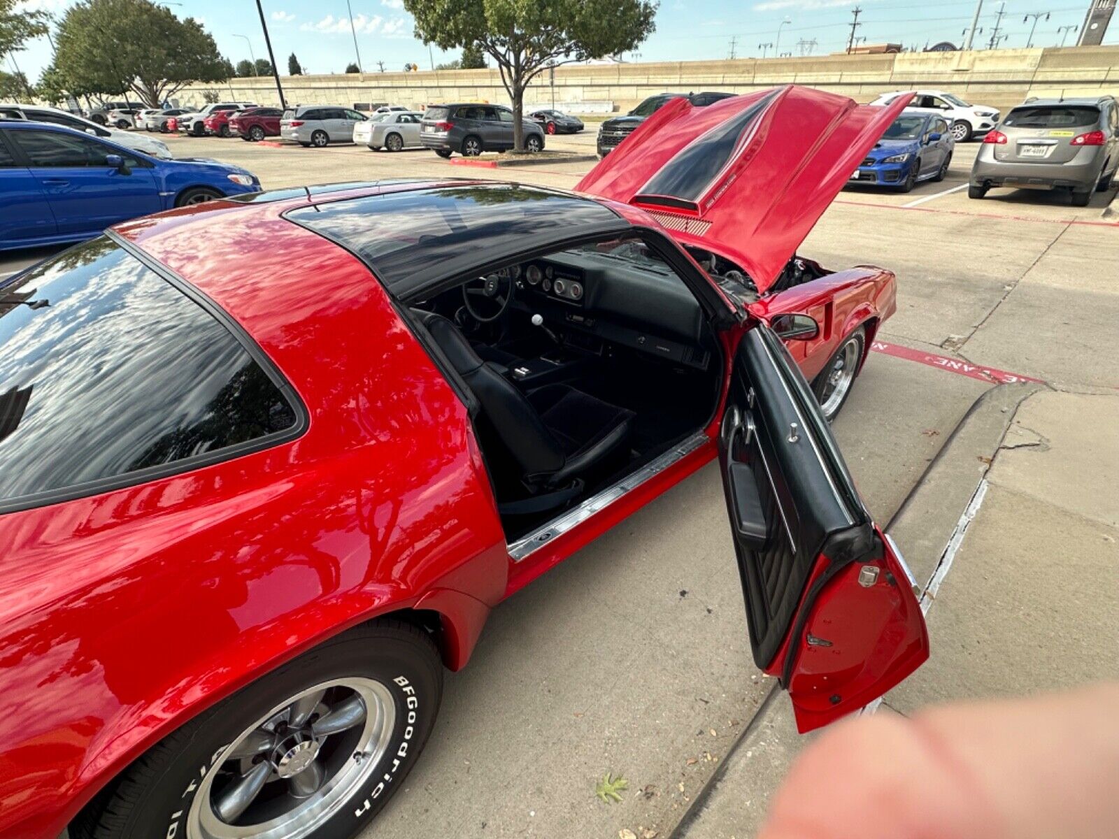 Chevrolet-Camaro-Coupe-1981-2