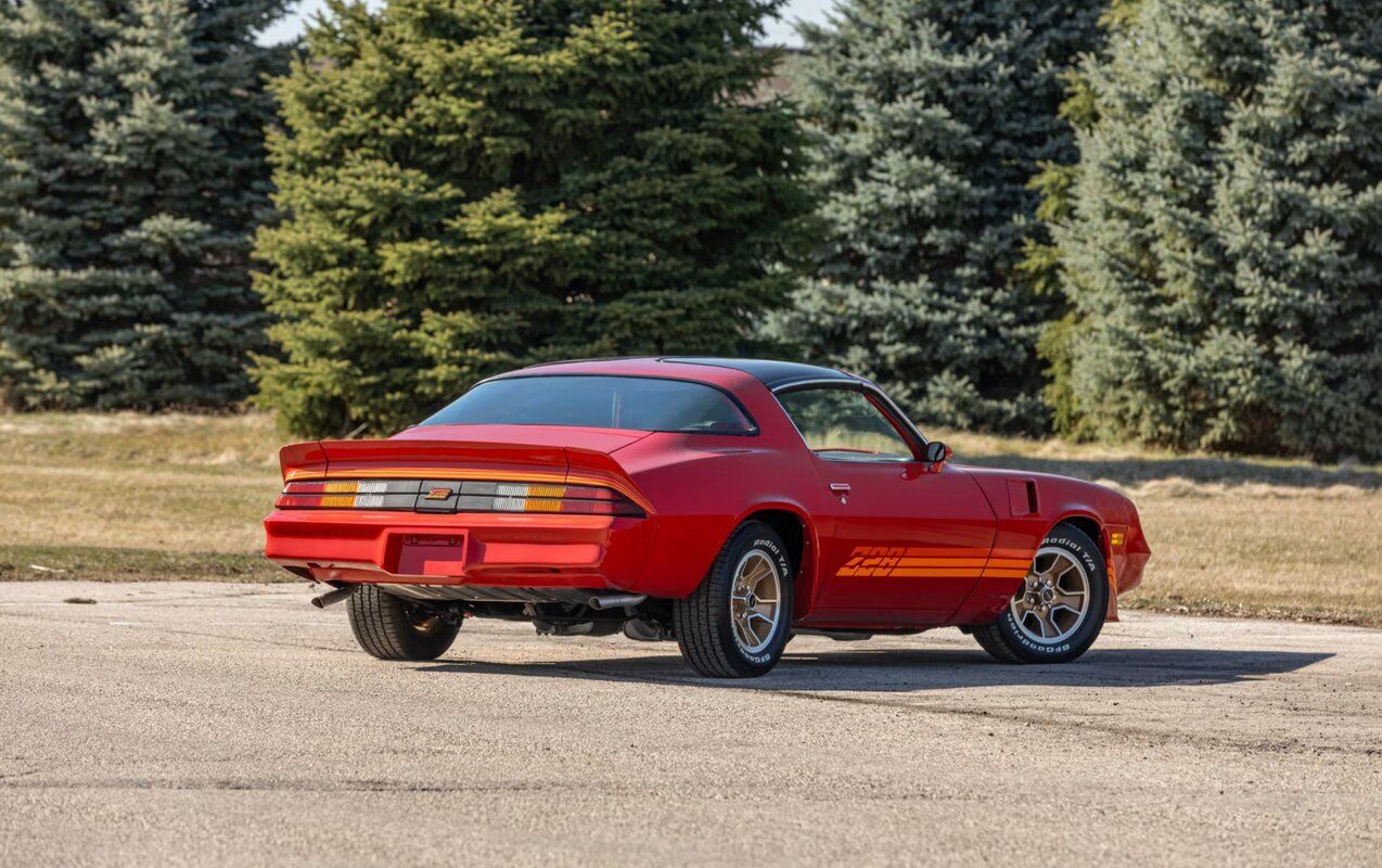 Chevrolet-Camaro-Coupe-1981-4