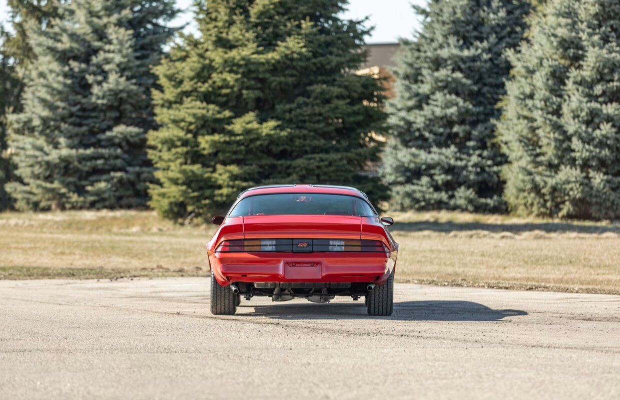 Chevrolet-Camaro-Coupe-1981-6