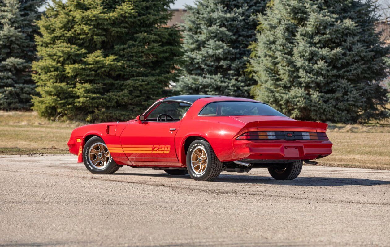 Chevrolet-Camaro-Coupe-1981-8