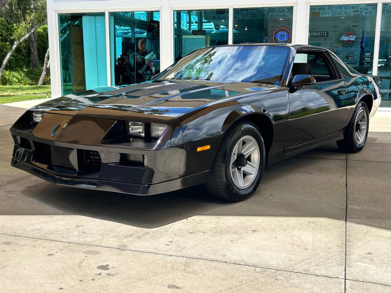 Chevrolet-Camaro-Coupe-1983-11