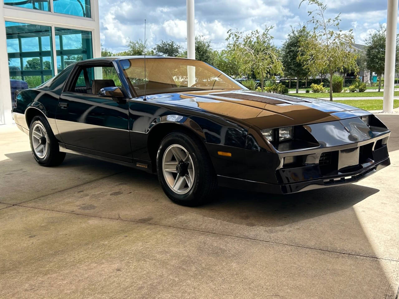 Chevrolet-Camaro-Coupe-1983-2