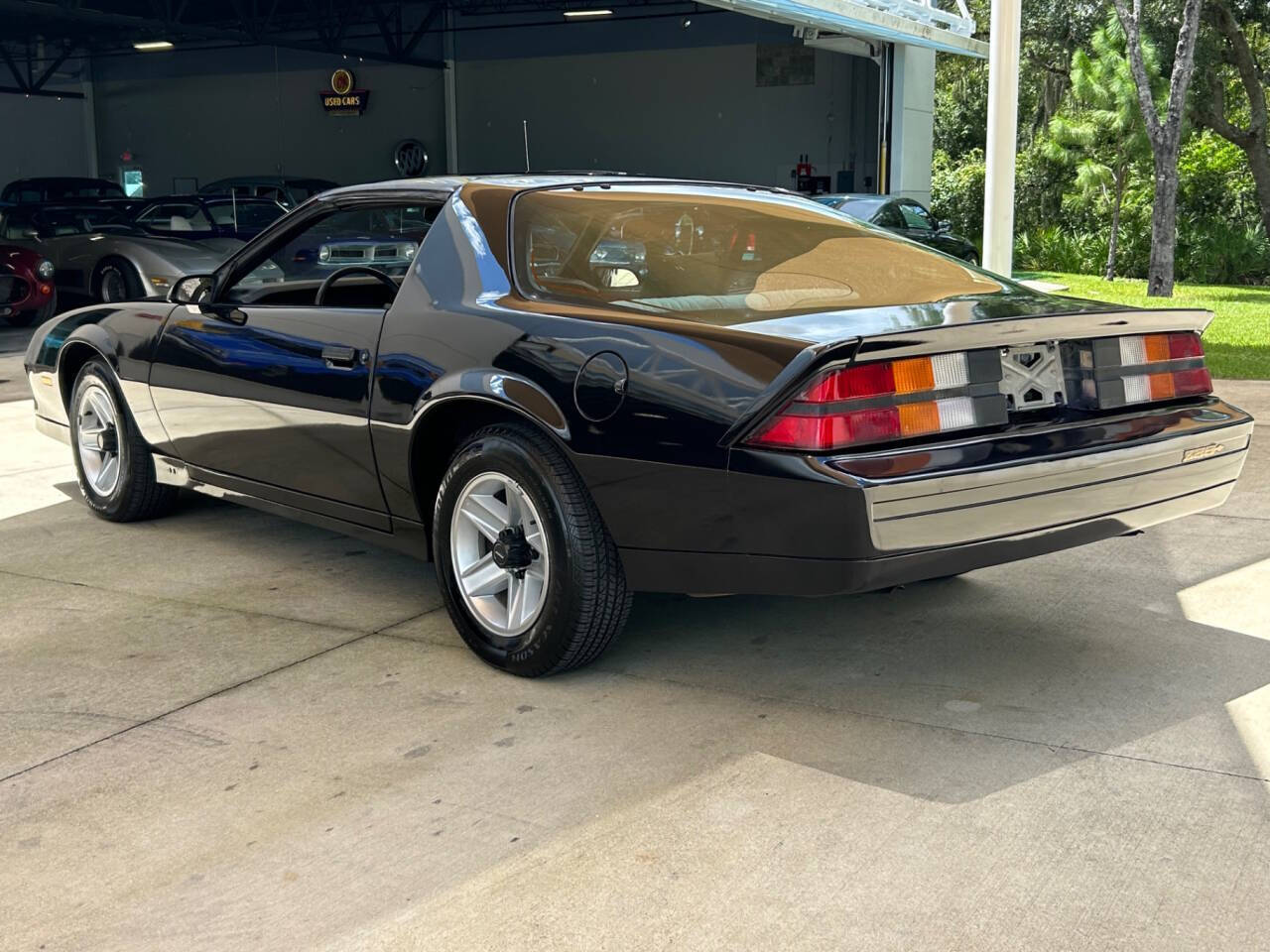 Chevrolet-Camaro-Coupe-1983-9