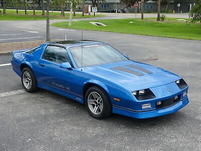 Chevrolet-Camaro-Coupe-1985-10