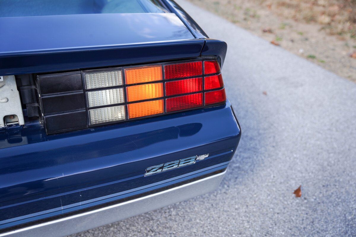 Chevrolet-Camaro-Coupe-1985-29