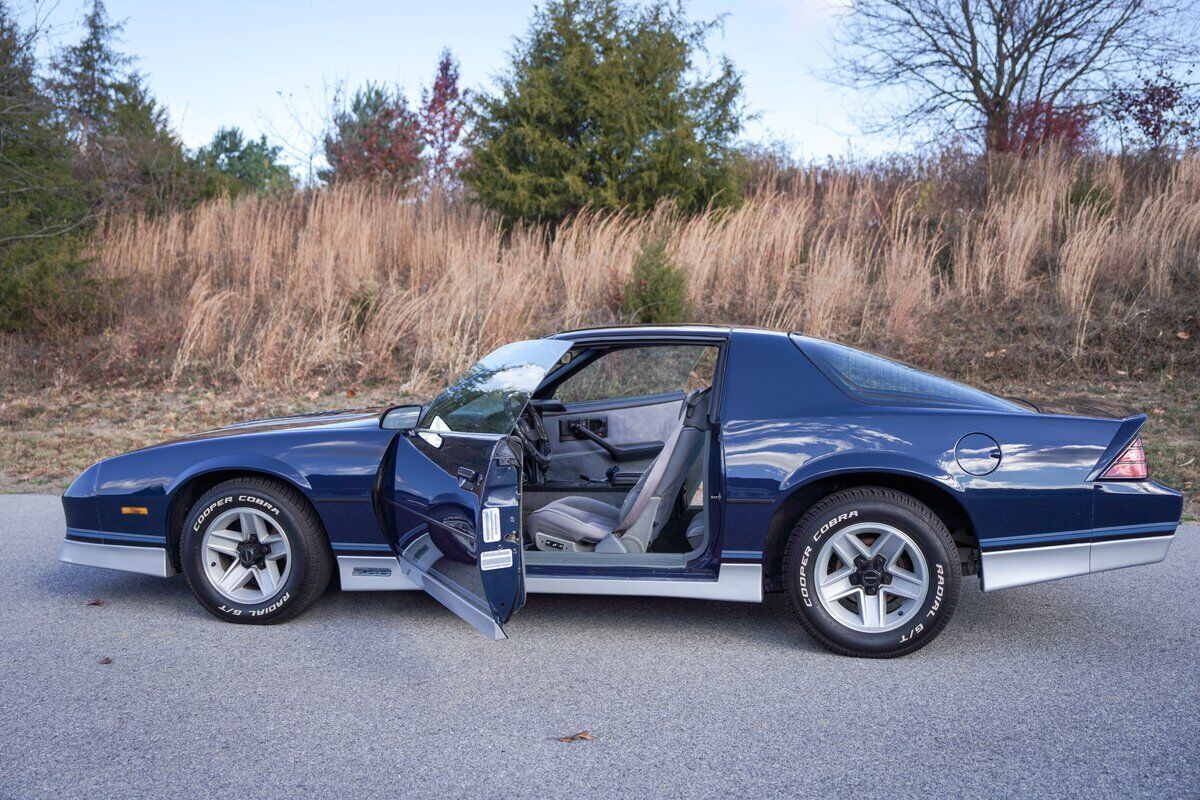 Chevrolet-Camaro-Coupe-1985-34