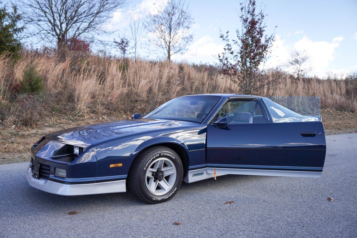 Chevrolet-Camaro-Coupe-1985-35