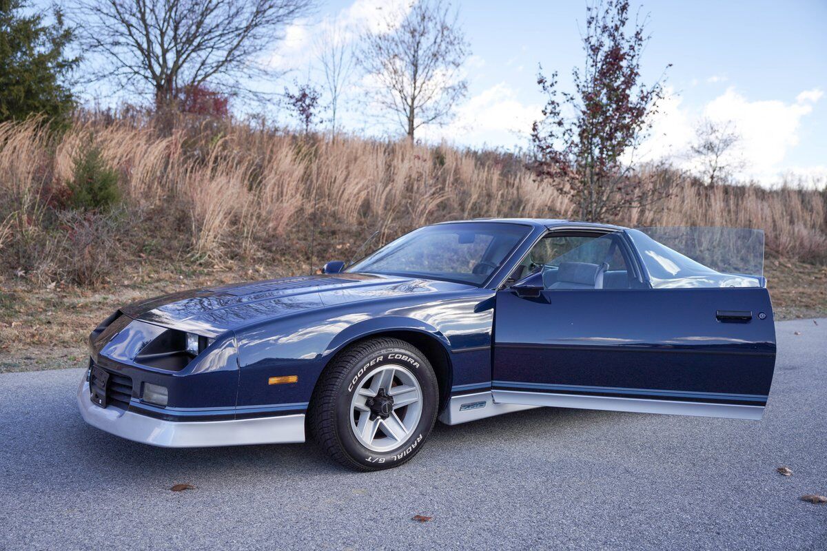 Chevrolet-Camaro-Coupe-1985-36