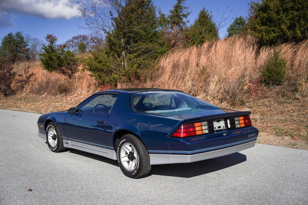 Chevrolet-Camaro-Coupe-1985-4