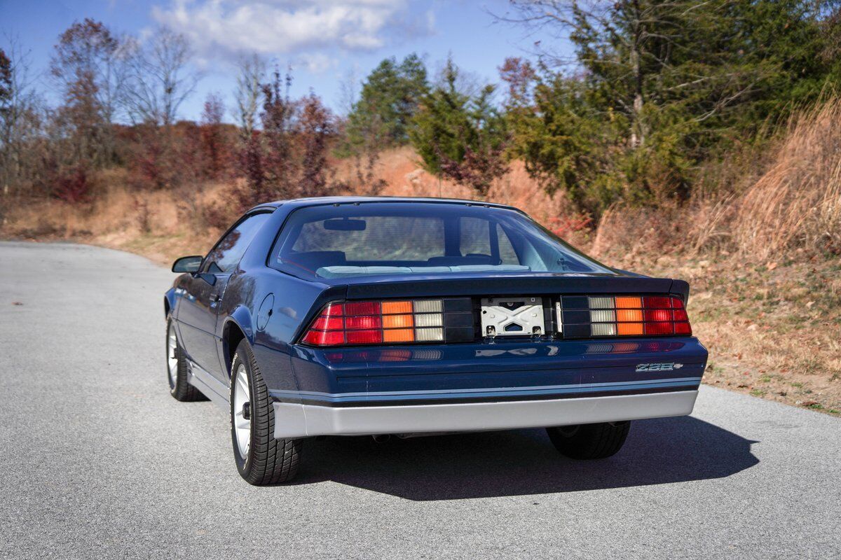 Chevrolet-Camaro-Coupe-1985-6