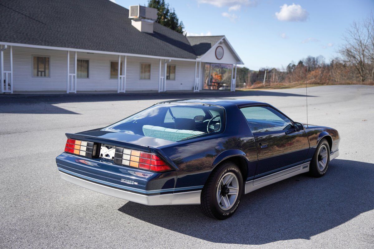 Chevrolet-Camaro-Coupe-1985-9