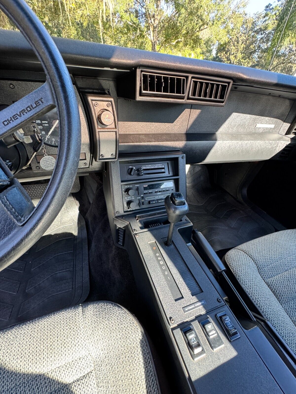 Chevrolet-Camaro-Coupe-1989-7