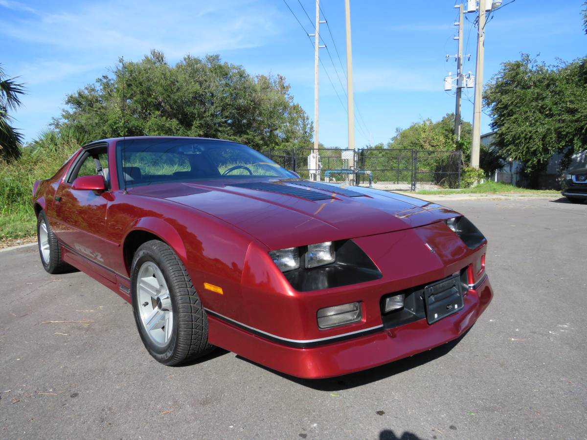 Chevrolet-Camaro-iroc-z28-1987-1