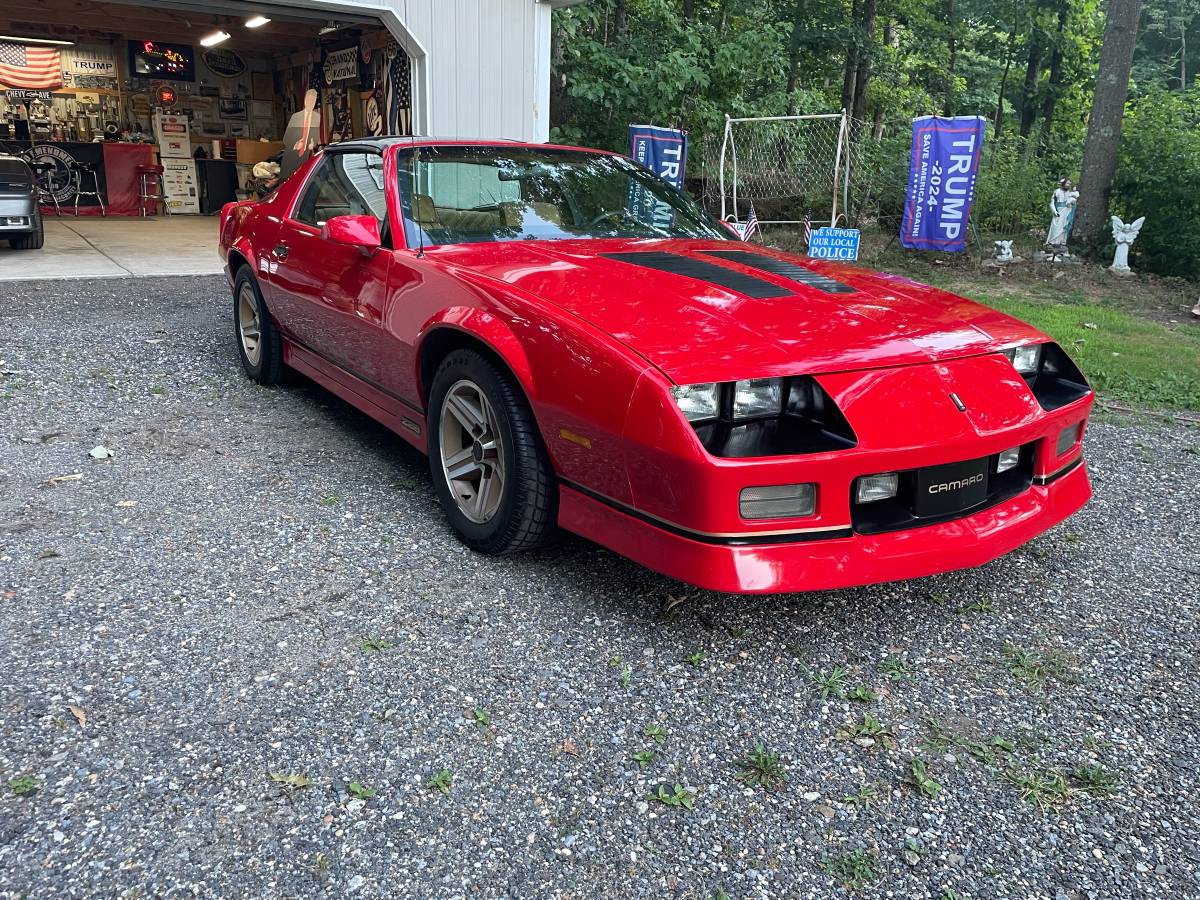 Chevrolet-Camaro-iroc-z28-1987-10