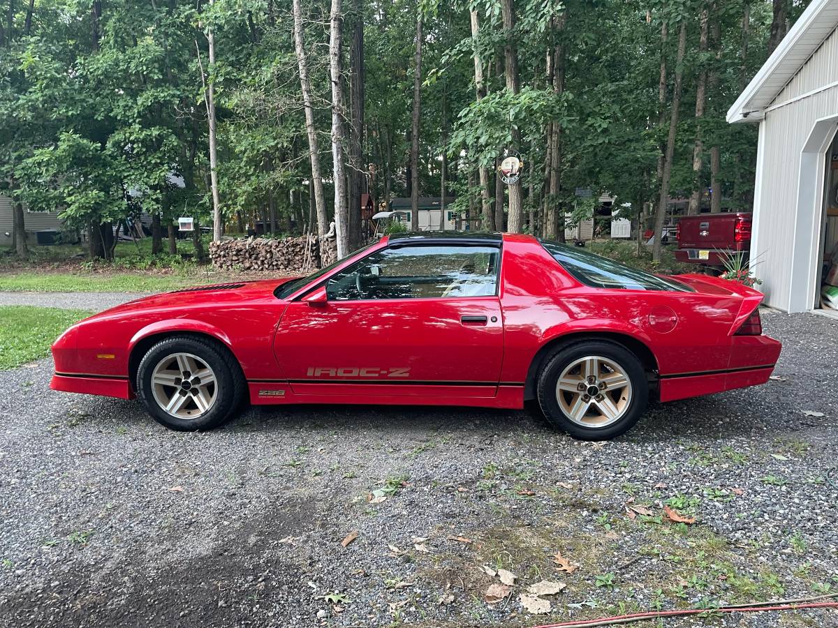 Chevrolet-Camaro-iroc-z28-1987-11