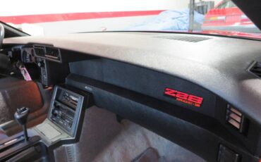 Chevrolet-Camaro-iroc-z28-1987-11