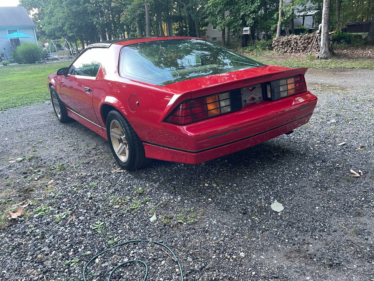 Chevrolet-Camaro-iroc-z28-1987-12