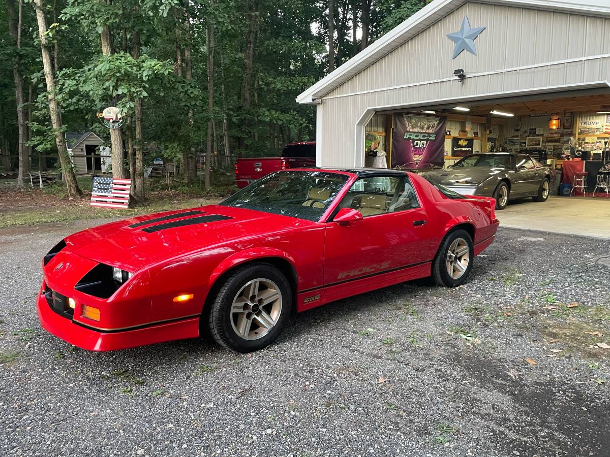 Chevrolet-Camaro-iroc-z28-1987-13