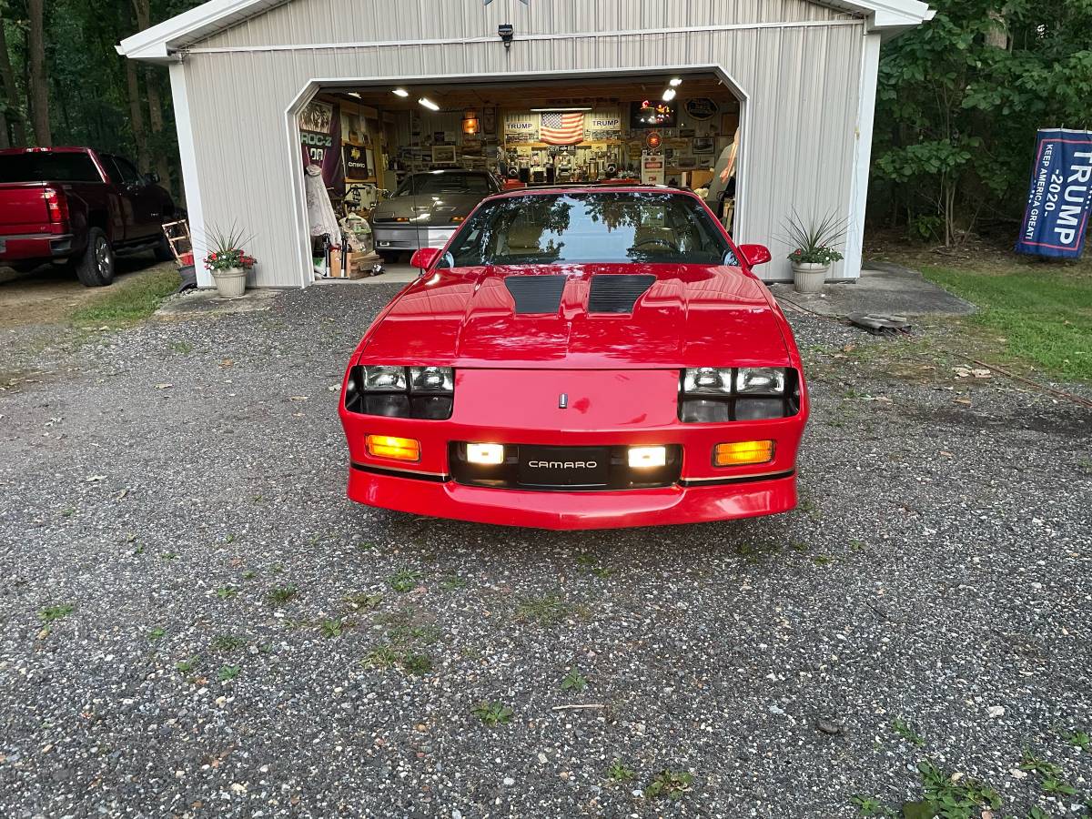 Chevrolet-Camaro-iroc-z28-1987-17