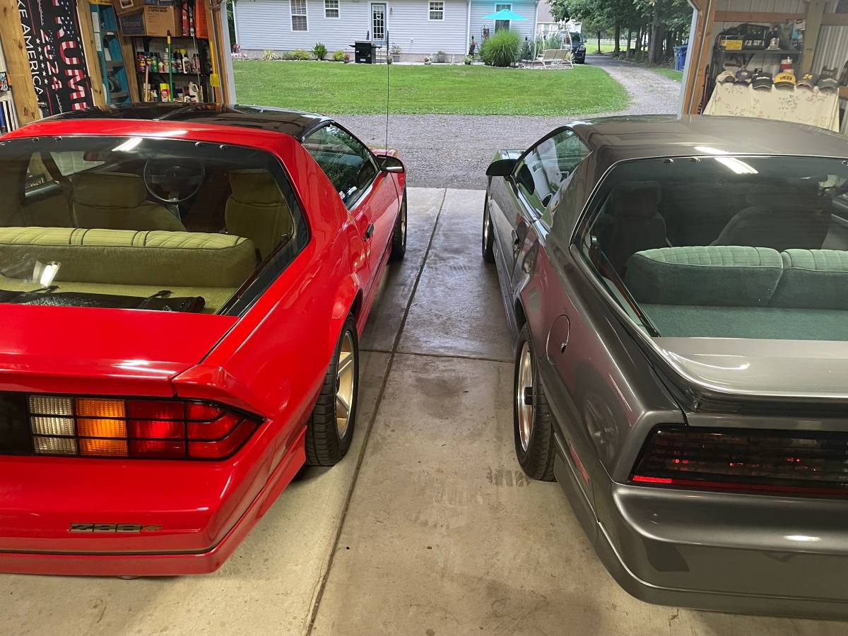 Chevrolet-Camaro-iroc-z28-1987-2