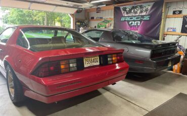 Chevrolet-Camaro-iroc-z28-1987-3