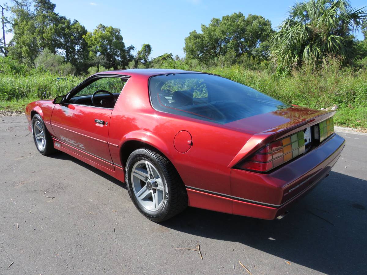 Chevrolet-Camaro-iroc-z28-1987-3