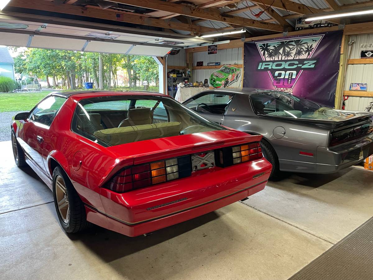 Chevrolet-Camaro-iroc-z28-1987-6