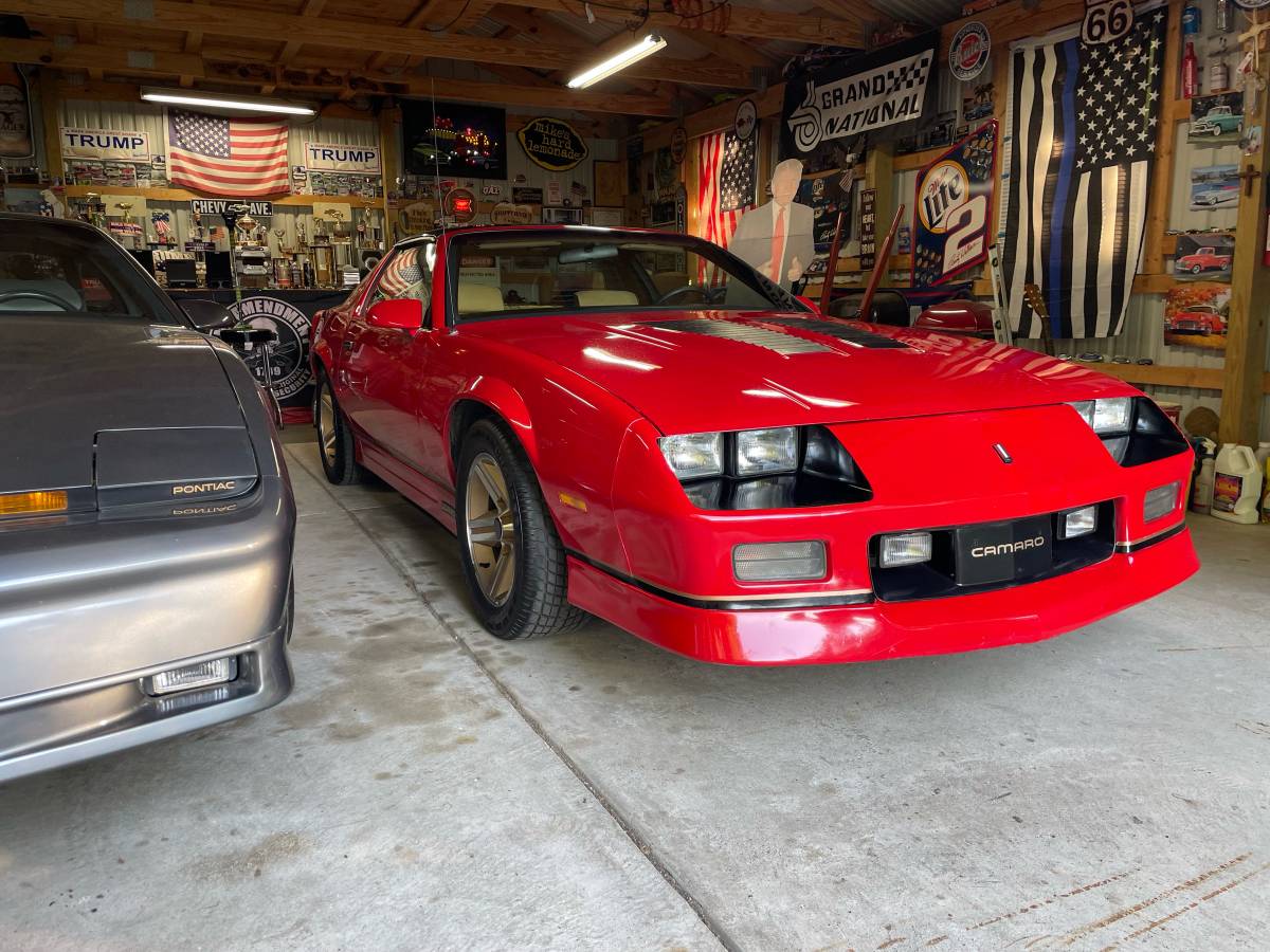 Chevrolet-Camaro-iroc-z28-1987-8