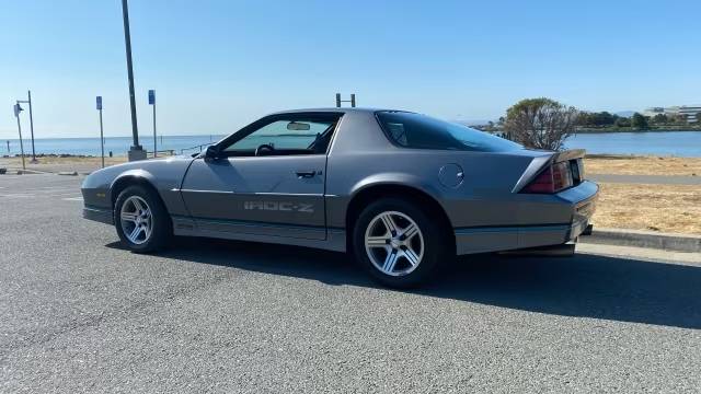 Chevrolet-Camaro-iroc-z28-1988-1