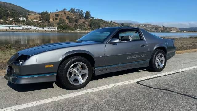 Chevrolet-Camaro-iroc-z28-1988-13