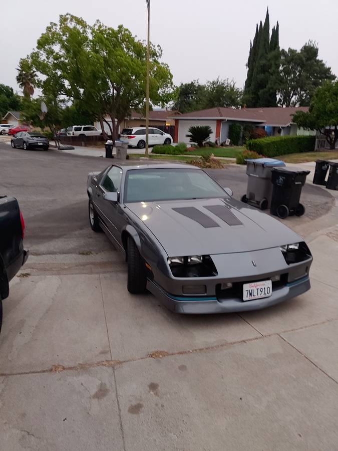 Chevrolet-Camaro-iroc-z28-1988-14