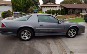 Chevrolet-Camaro-iroc-z28-1988-15