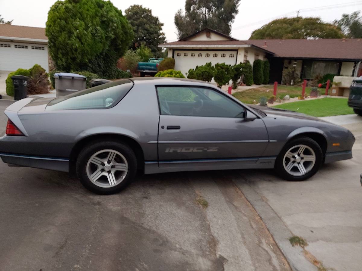 Chevrolet-Camaro-iroc-z28-1988-15