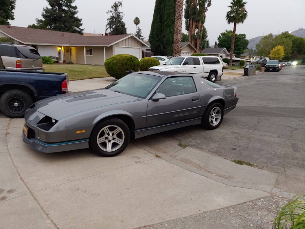 Chevrolet-Camaro-iroc-z28-1988-2