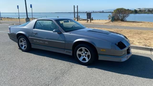 Chevrolet-Camaro-iroc-z28-1988-4