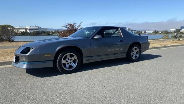 Chevrolet-Camaro-iroc-z28-1988-7