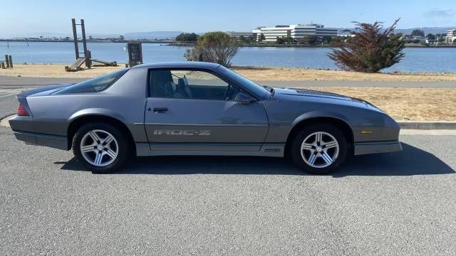 Chevrolet-Camaro-iroc-z28-1988-9