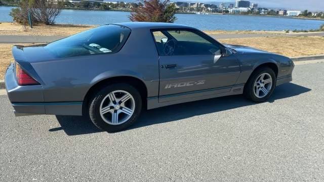 Chevrolet-Camaro-iroc-z28-1988